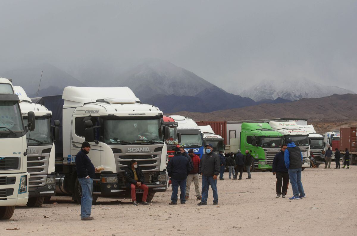 Camioneros denuncian malos tratos y discriminación por la pandemia.
Marcelo Rolland / Los Andes