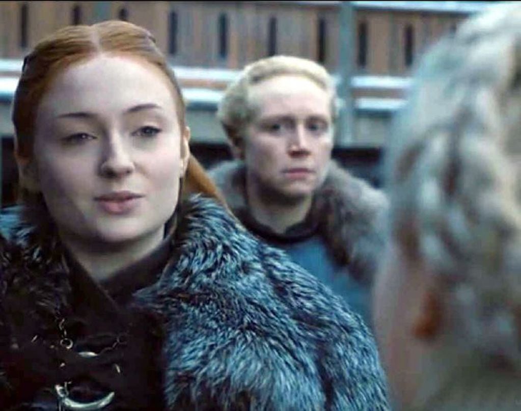 
    La llegada de Daenerys no agradó mucho a Sansa
   