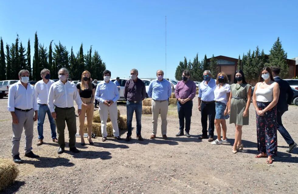 El ministro de Agricultura, Ganadería y Pesca de la Nación, Luis Basterra, llegó a Mendoza y participó de varias reuniones con funcionarios, intendentes y dirigentes políticos.