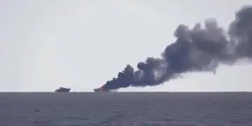 Se incendia una embarcación en Río de la Plata