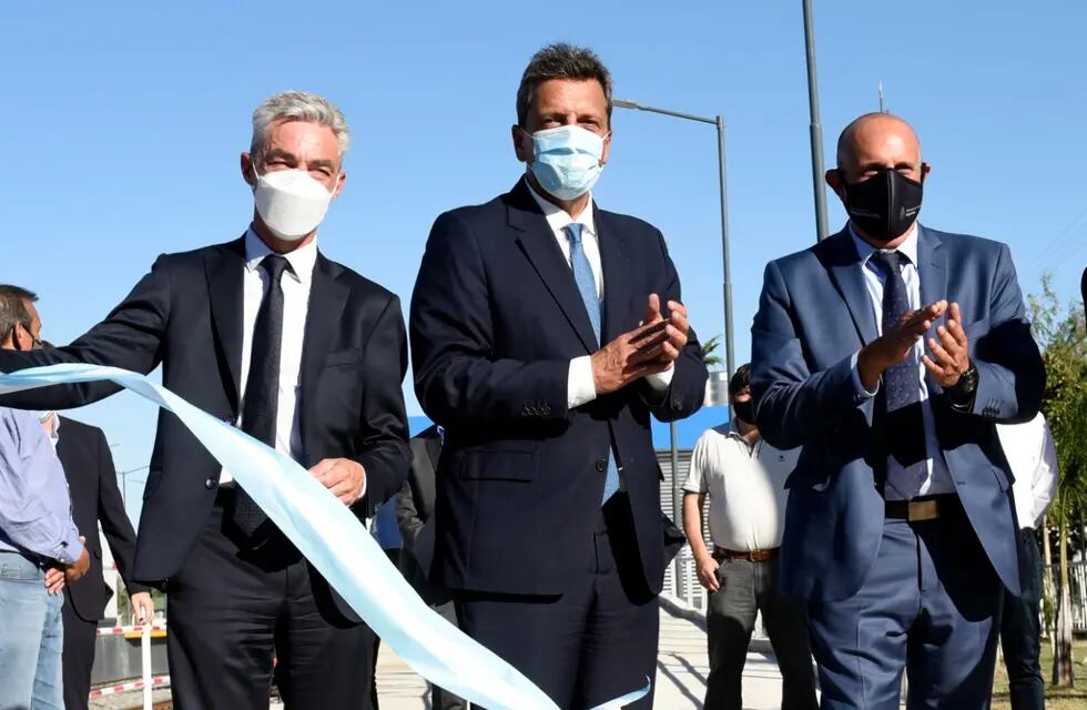 Mario Meoni, Sergio Massa y Alexis Guerrera en un acto político. (Foto: Prensa Ministerio de Transporte)