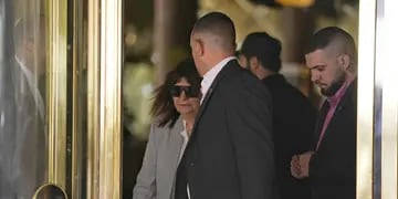 Patricia Bullrich saliendo del hotel Libertador tras reunirse con Javier Milei