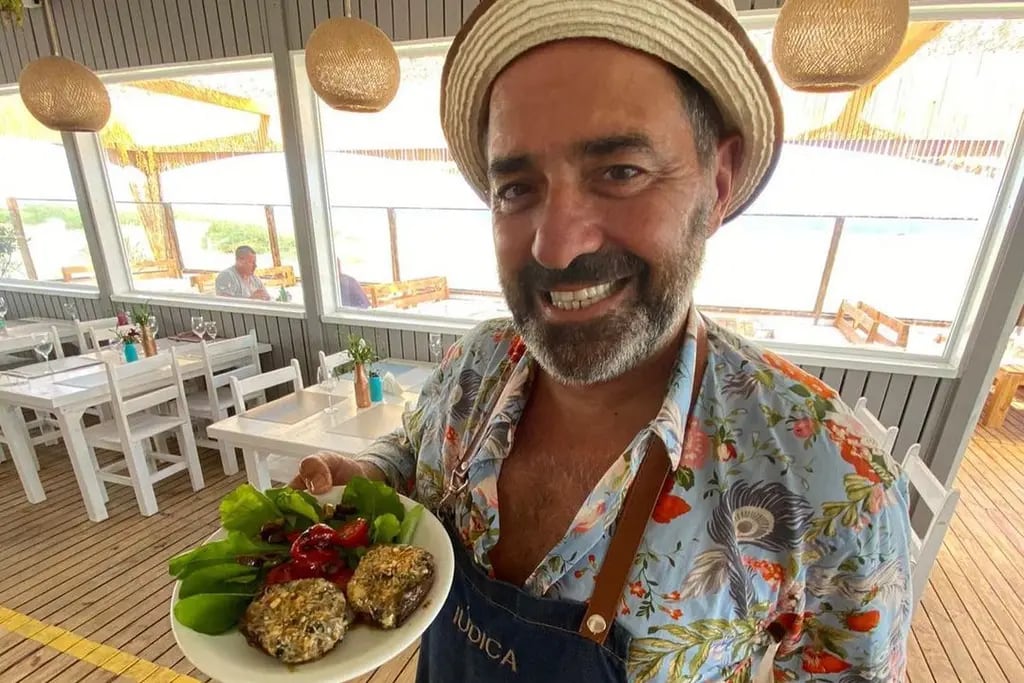 Mariano Iúdica, criticado por los precios de su restaurante de playa.