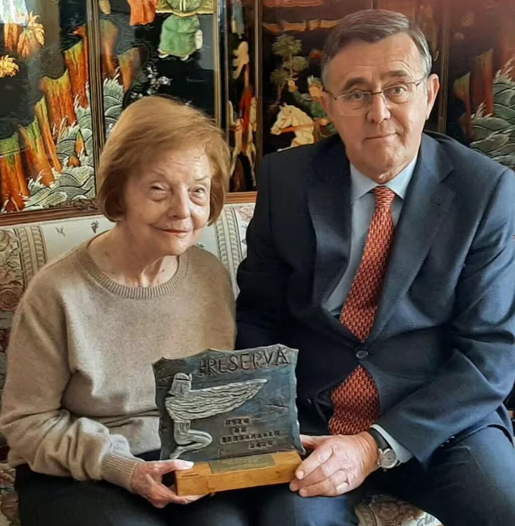 Reapareció Isabelita tras ser homenajeada a sus 93 años en España. Foto: La Nación