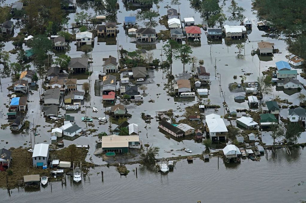 Uno de los tantos peligros de la humanidad, las inundaciones por huracanes, fenómeno que afecta a no menos de 300 millones de personas en diversos lugares de la Tierra. Foto: AP