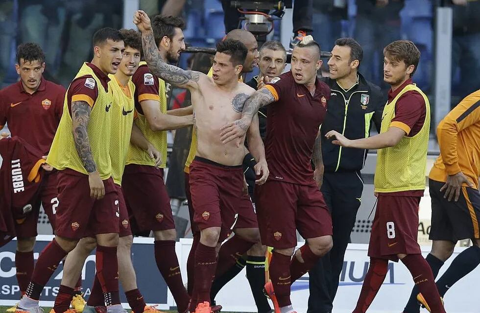 Con gol de Iturbe, Roma venció a la Lazio y clasificó a la Champions 