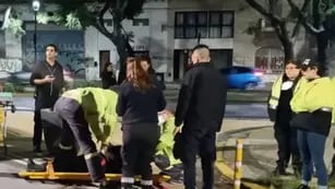 Video: arrastró a un inspector de tránsito por evitar un control policial en La Plata