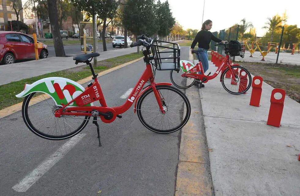En la primera etapa se incorporarán 120 bicis en 30 estaciones. Cada usuario podrá viajar una hora en los rodados. | Foto: José Gutiérrez / Los Andes