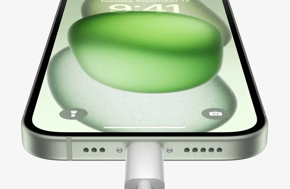 El iPhone 15 viene con carga USB-C, por primera vez. Imagen de Apple.
