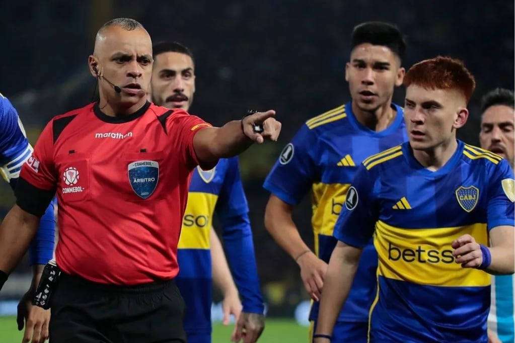 El VAR apoyó la decisión del arbitro de anular el gol tempranero de Boca