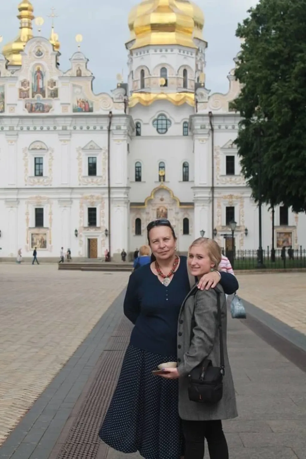 Una pareja inglesa le dio refugio a una joven ucraniana y 10 días después el hombre se fue con la chica.