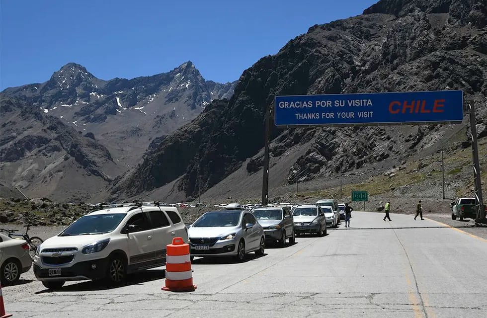Más de 10.000 chilenos turistas chilenos ingresaron a Mendoza a pesar de la alerta de Zonda y el cierre del paso internacional. / Imagen ilustrativa