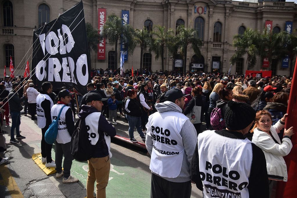 Marcha de agrupaciones para reclamar por la muerte de Facundo Molares Schoenfeld. / Foto: Pedro Castillo / La Voz