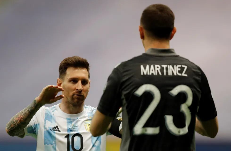 Lionel Messi y Emiliano Martínez, dos fundamentales para soñar con la Copa.