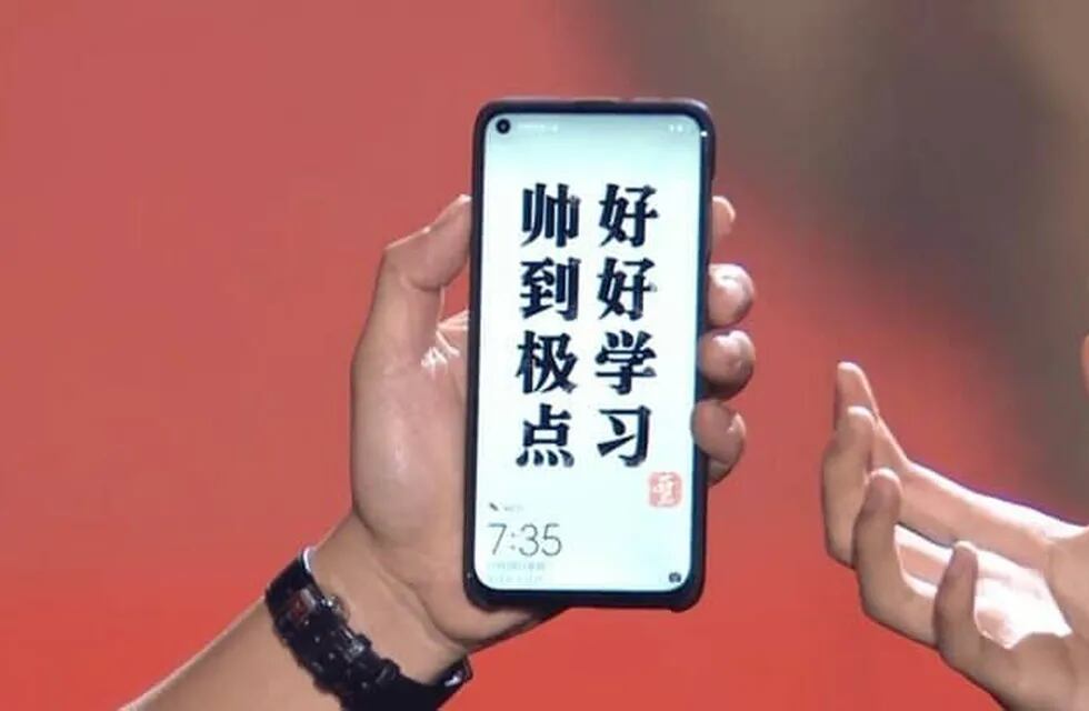 Huawei mostró el Nova 4, primer teléfono con cámara en la pantalla
