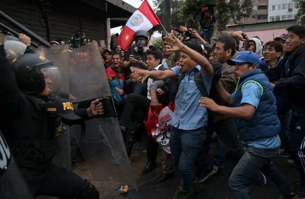 Durante la jornada del miércoles 19 de julio volvieron las protestas al gobierno de Dina Boluarte en Perú, en reclamo de nuevas elecciones y justicia por los más de 50 muertos durante las manifestaciones de diciembre y febrero pasados.