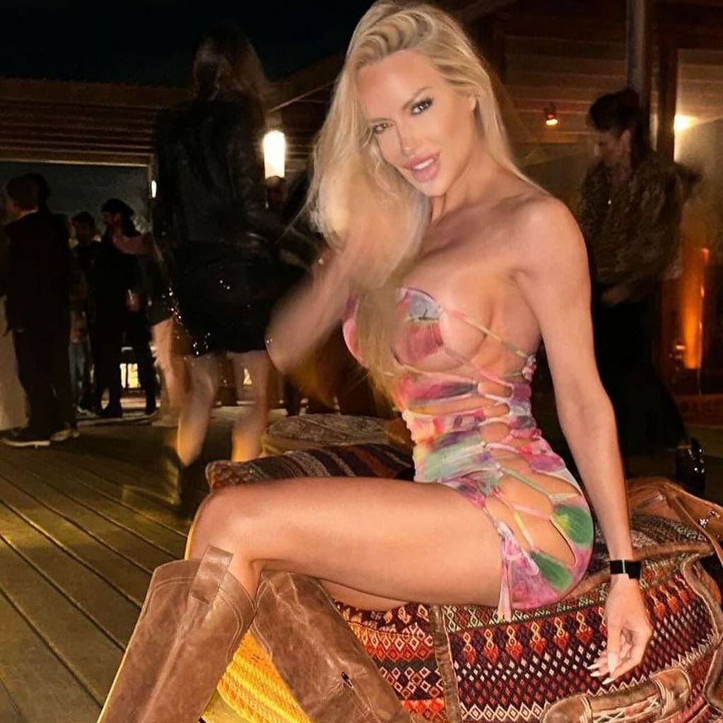 Luciana Salazar encendió Instagram con un vestido multicolor ultra sensual