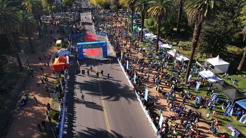 Maratón Internacional de Mendoza.
Miles de deportistas se dieron cita en las calles de la Ciudad de Mendoza para disfrutar de una nueva edición de la MIM en las distancias 10k, 21k y 42k.