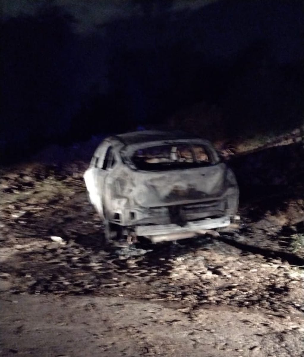 Encontraron incinerado el auto del joven asesinado en Ciudad.
