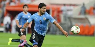 Suárez sigue afilado con la selección uruguaya (Foto: AP).