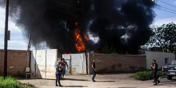 Incendio en una fábrica de muebles en Las Heras