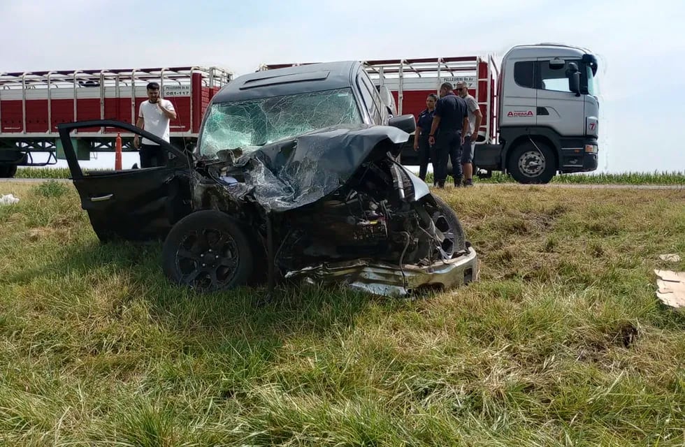 Hijo de Ramón Díaz chocó en la ruta 5 y falleció su esposa y el conductor del otro vehículo. (Corredores Viales SA)