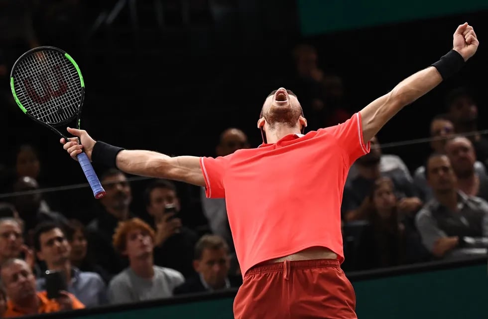 Khachanov dio la sorpresa y venció a Djokovic en la final del Masters de París