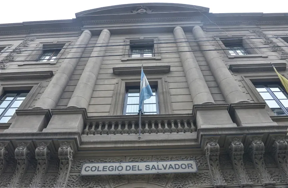 Allanaron un colegio en Buenos Aires, donde un religioso que falleció en Mendoza fue denunciado por abusos. Foto: Clarín