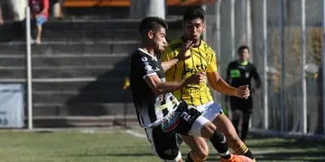 Los Aurinegros ganaron a Pacífico por 2-1: goles de Pablo Dellarole y Cristian Mortes