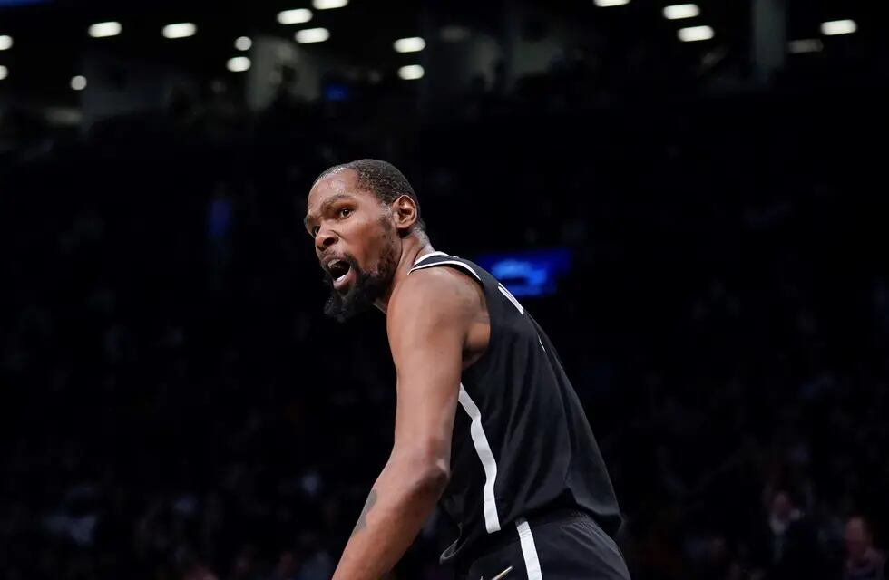 Kevin Durant, una de las máximas estrellas de la NBA en la actualidad, pidió salir de Brooklyn Nets. (AP)
