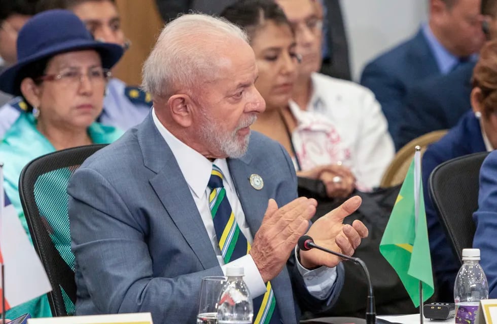 El presidente brasileño Luiz Inácio Lula da Silva asiste a la Cumbre de la Comunidad de Estados Latinoamericanos y Caribeños, el viernes 1 de marzo de 2024, en Buccament, San Vicente y las Granadinas.