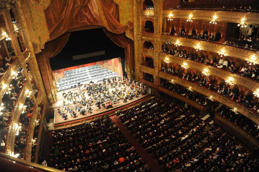 
Impactante. El teatro Colón es uno de los lugares más visitados por los turistas por la oferta de obras que tiene. | Clarín
   