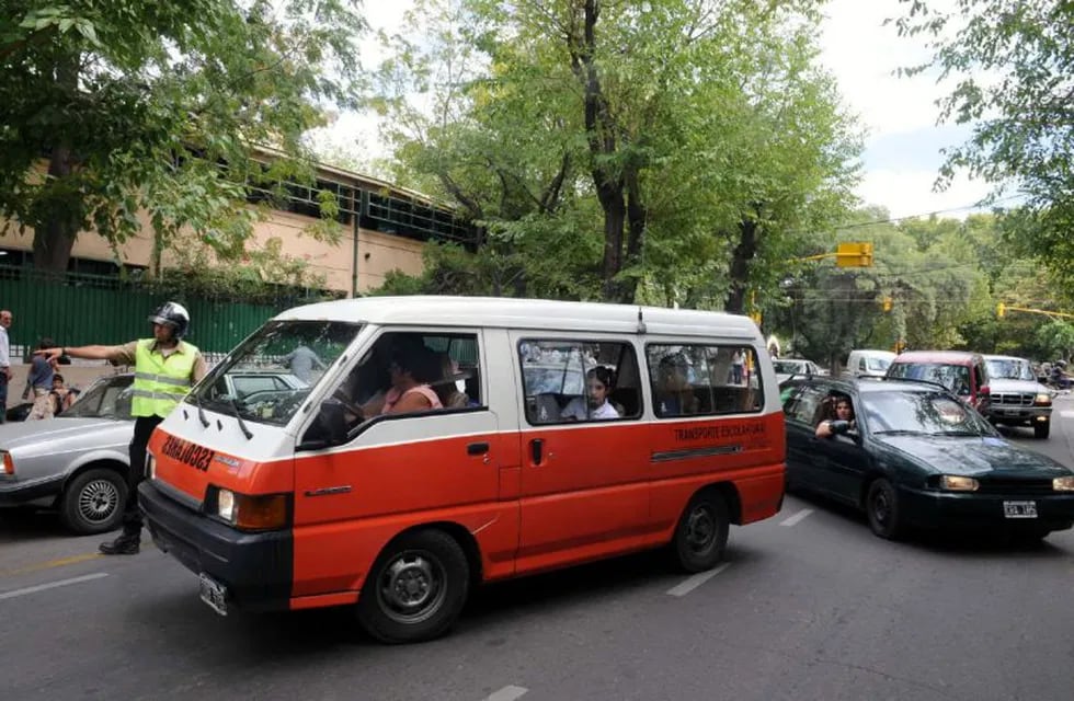 Los transportistas escolares de Mendoza piden ayuda al gobierno 