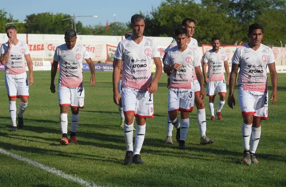 Huracán Las Heras cayó en su estadio ante Deportivo Madryn.