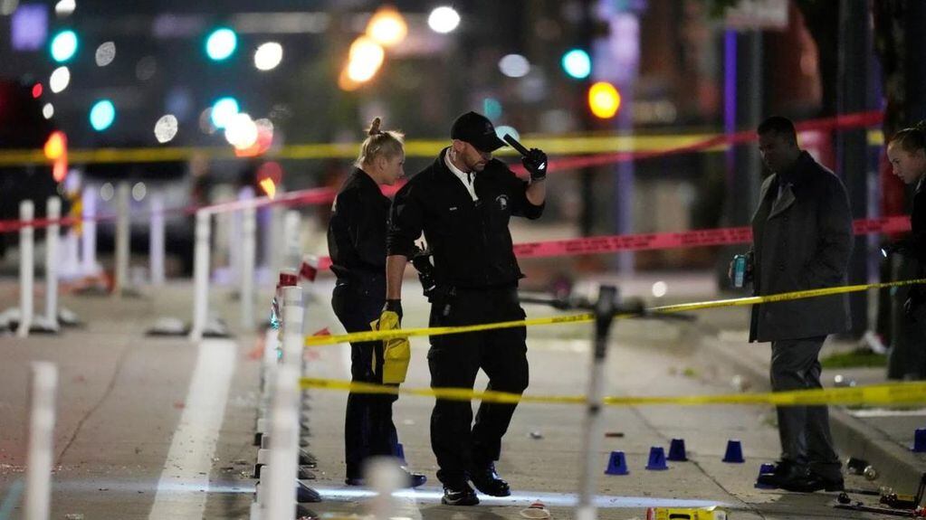 Un tiroteo durante la celebración del título de los Denver Nuggets dejó a nueve personas heridas. Foto: AP.