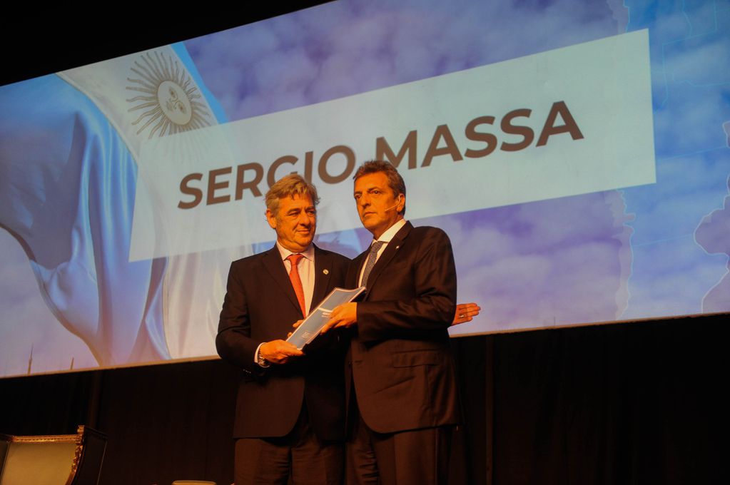 Sergio Massa junto al presidente de la Sociedad Rural, Nicolás Pino. / Federico López Claro