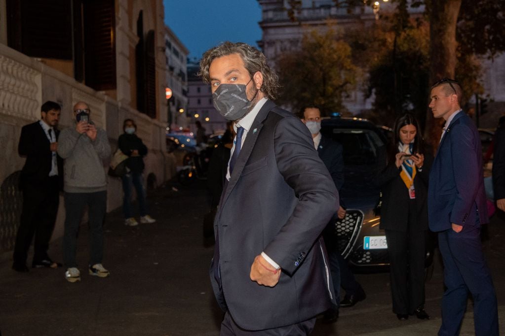 El canciller Santiago Cafiero llega al encuentro con Kristalina Georgieva en la embajada argentina en Roma.
Foto: Victor Sokolowicz 


