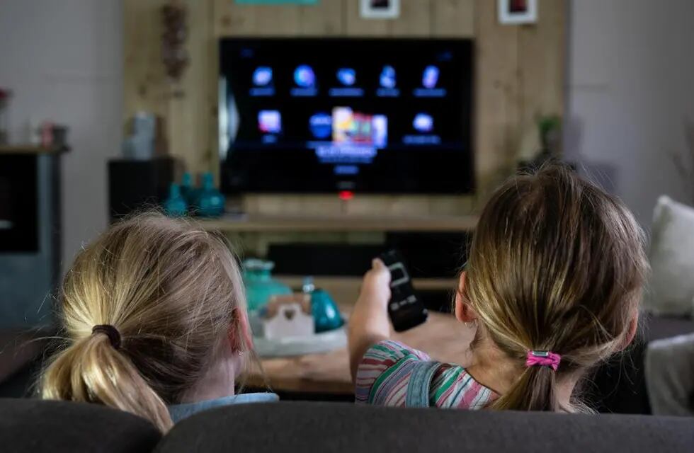 Por qué el FBI advirtió que los Smart TV guardan un enorme peligro