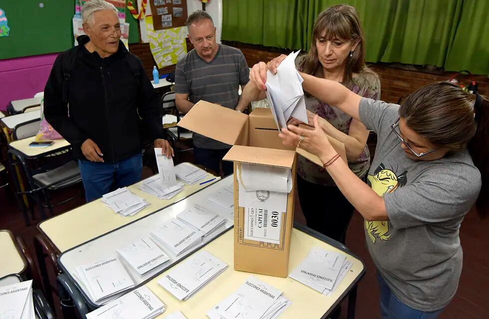 Cómo se cuenta el voto en blanco en el balotaje presidencial - Foto: Orlando Pelichotti / Los ANdes