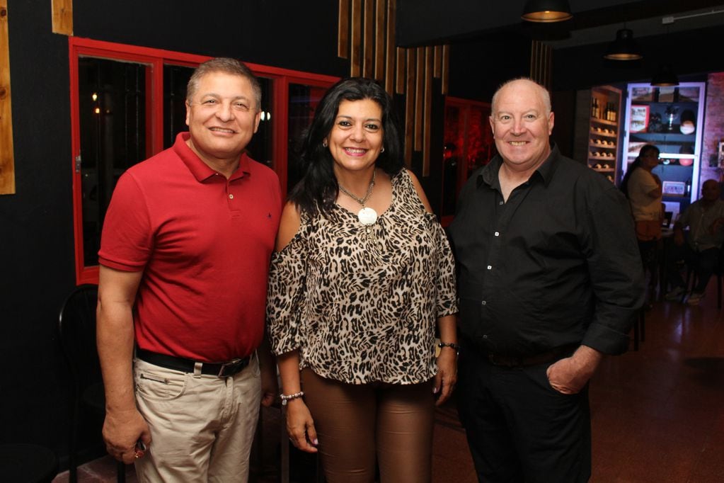 José Alvarez, Iris Lucero y Juan Carlos Sanson.