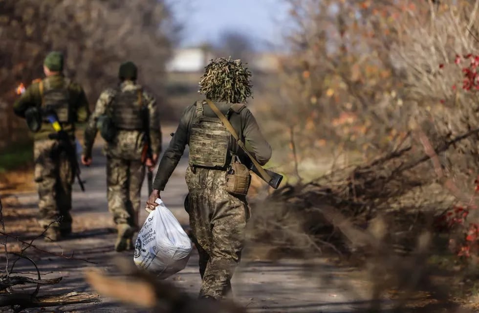Rusia ordenó la retirada de las tropas en Jersón ahora que no quedan civiles.