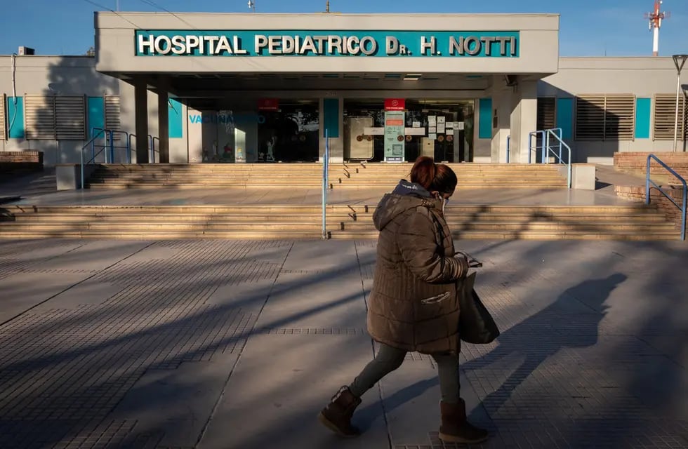 “Tripledemia” en Mendoza: un audio viral asegura que hay mucho Covid pero según las notificaciones es el de menor impacto. Hospital Notti. Foto: Ignacio Blanco / Los Andes