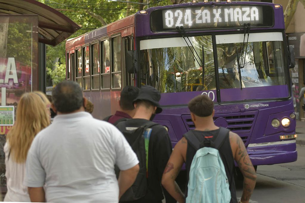 En Mendoza aumentó el uso del transporte público. Foto: Orlando Pelichotti.