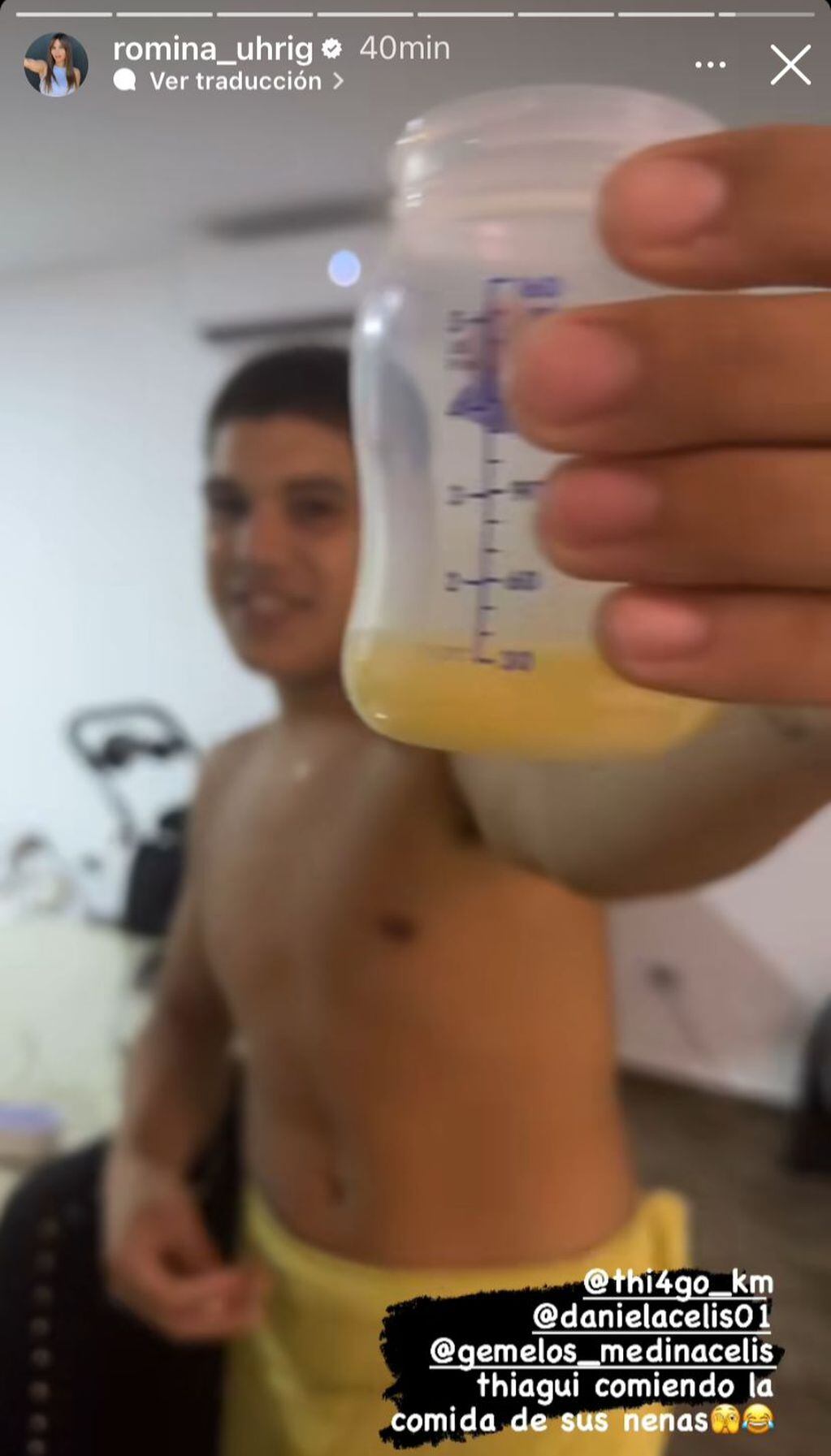 Thiago Medina se grabó probando la leche materna de Daniela Celis.