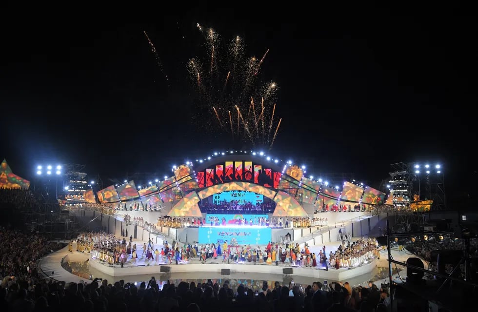 Espectáculo “Coronados de historia y futuro” durante el Acto Central de la Fiesta Nacional de la Vendimia 2024. Foto: Marcelo Rolland / Los Andes