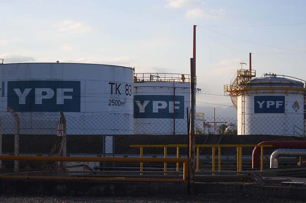 YPF trabaja actualmente en proyectos de petróleo no convencional en el sur de Malargüe, con una inversión de U$S 17 millones en estudios ambientales y el proyecto de exploración de Vaca Muerta.