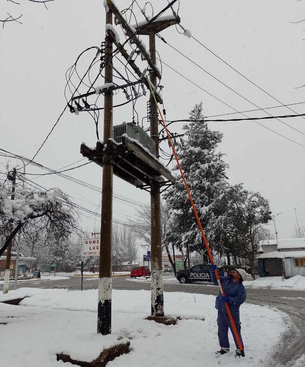 Hubo cortes de energía por el temporal de nieve en Mendoza