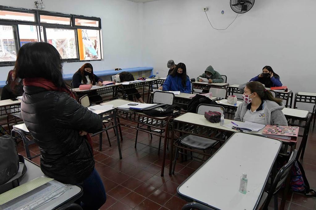 Mendoza Activa II incluye una línea para que los docentes adquieran computadoras.  Foto: Orlando Pelichotti / Los Andes
