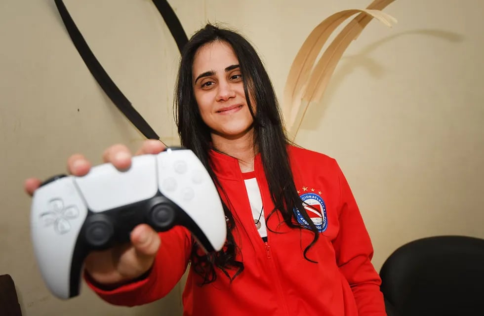 Belén Giunta, jugadora profesional de PlayStation y representará a Mendoza en los Juegos Sudamericanos. Foto José Gutierrez / Los Andes