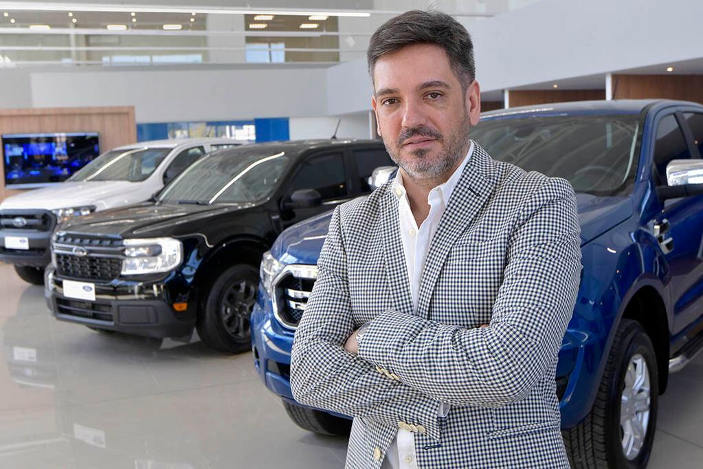 Gerardo Lorenzo en la empresa de venta de autos y camionetas, concesionaria de Ford y Fiat, Lorenzo automotores. Foto: Orlando Pelichotti / Los Andes